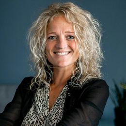 Julie Maja | BusinessWith